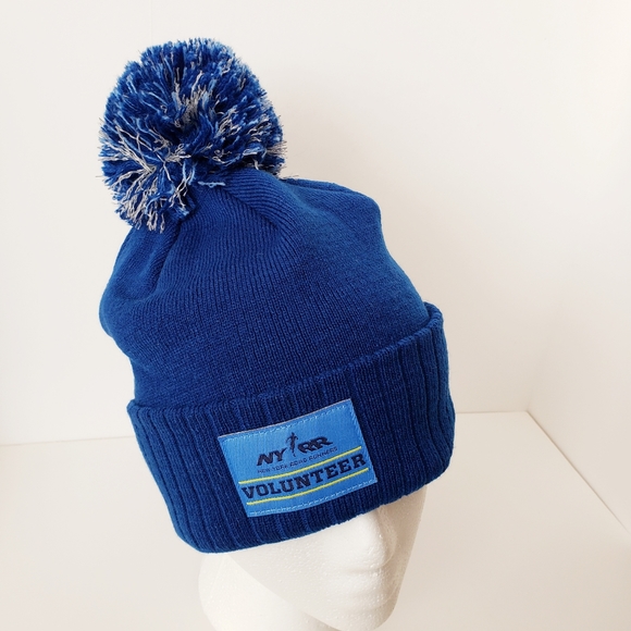 New Balance NYRR Volunteer Pom Beanie Blue - Picture 1 of 8